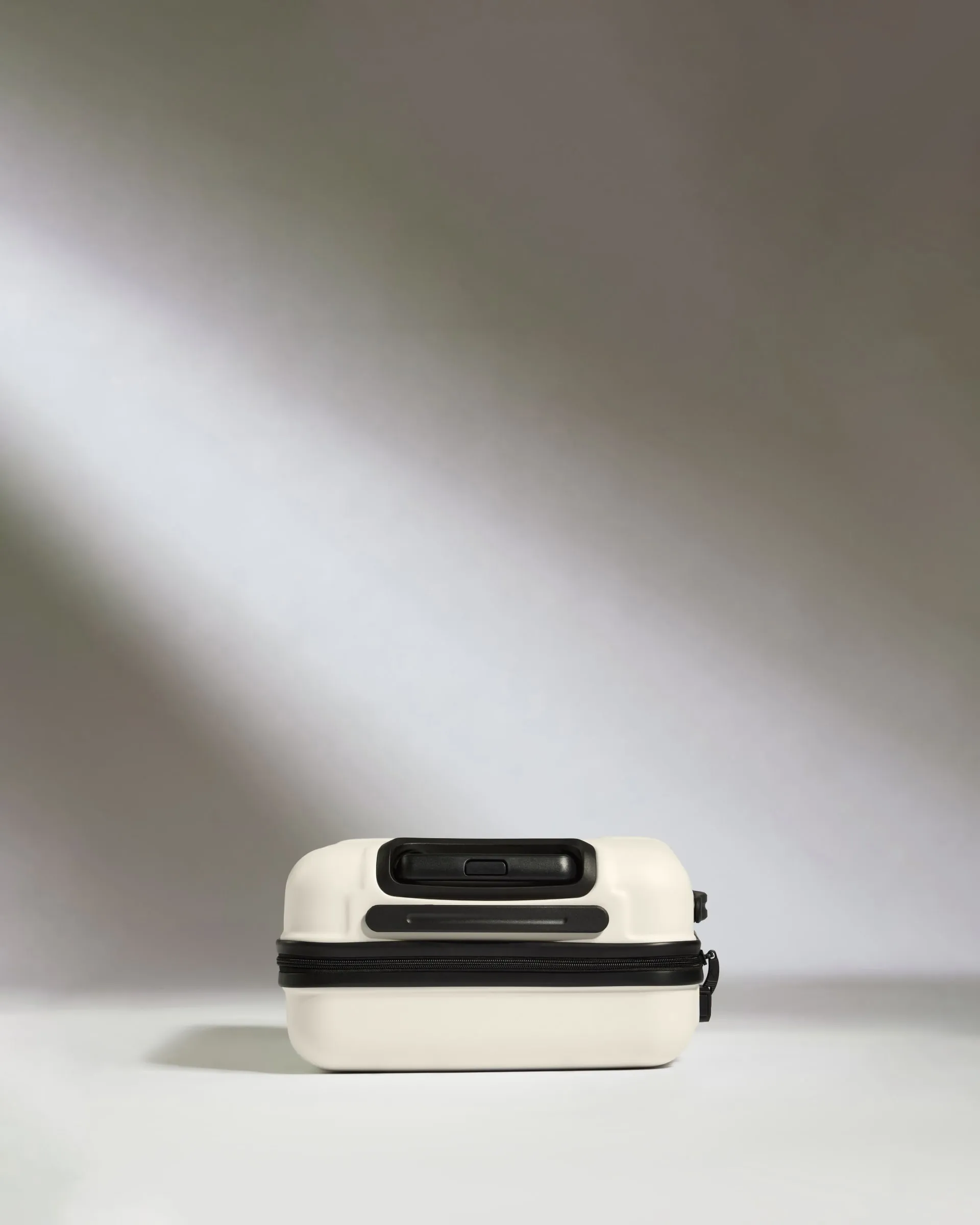 Cabin Suitcase in Arctic Grey - Logo