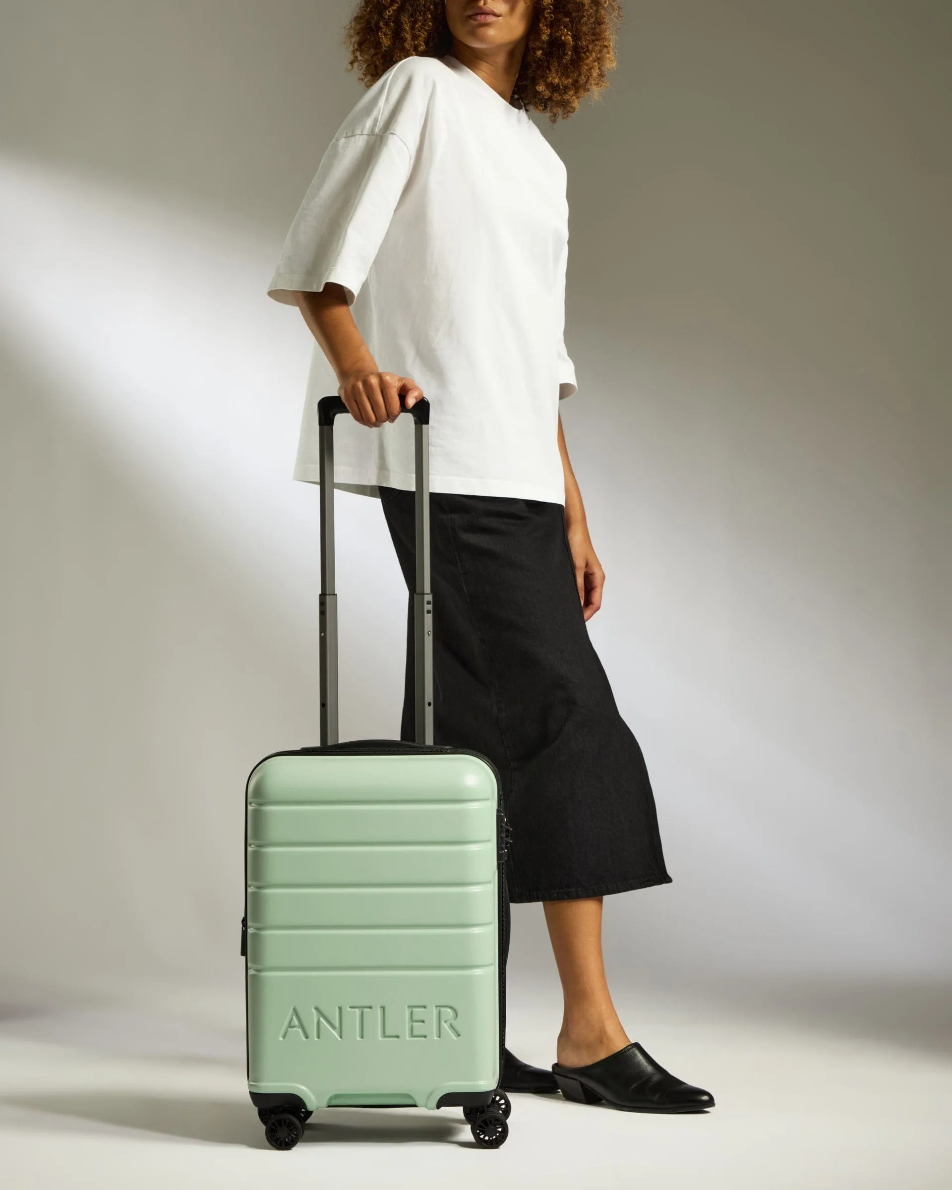 Expandable Cabin Suitcase in Aspen Green - Logo