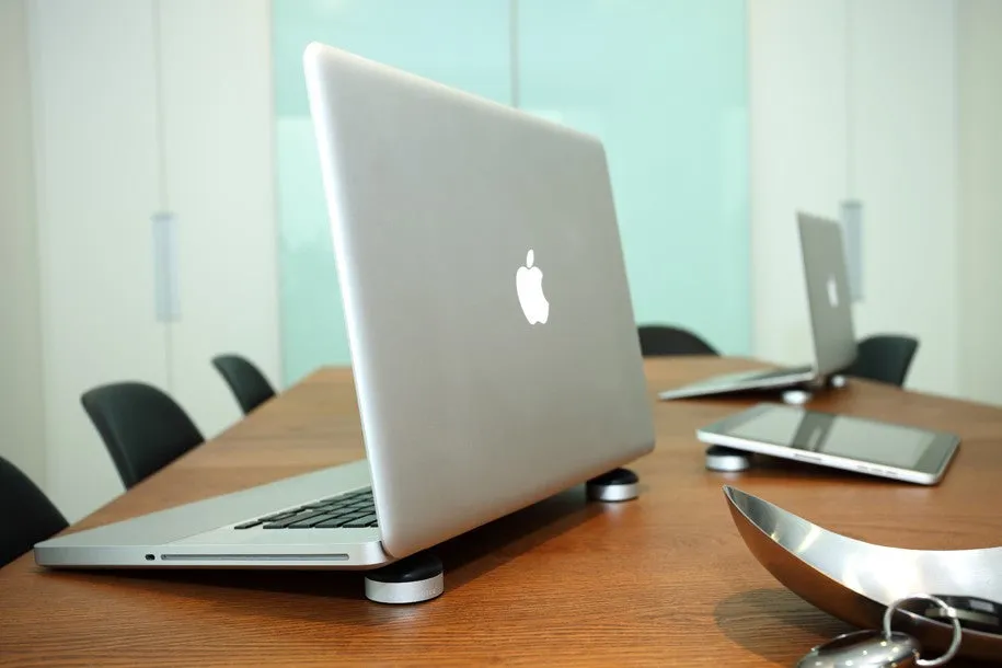 Just Mobile - Lazy Couch Laptop Stand