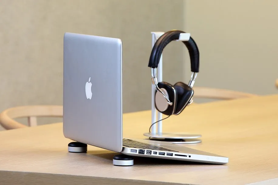 Just Mobile - Lazy Couch Laptop Stand