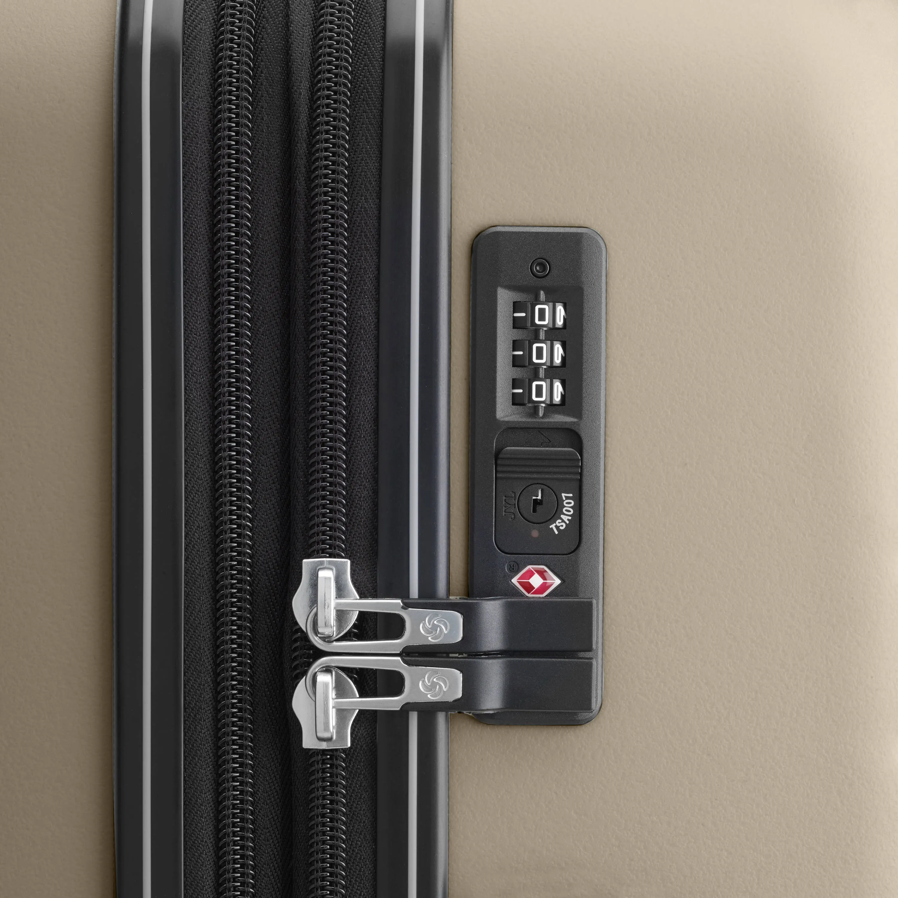 Samsonite Sirocco Collection Spinner Medium Expandable Luggage