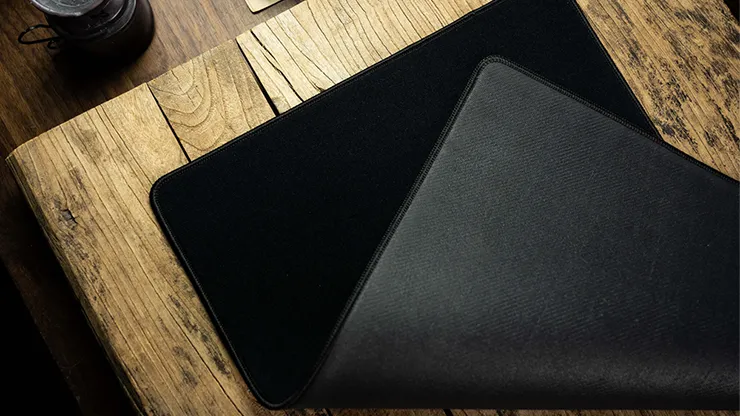 Sewn-Edge Basic Close-Up Pad (Black) by TCC