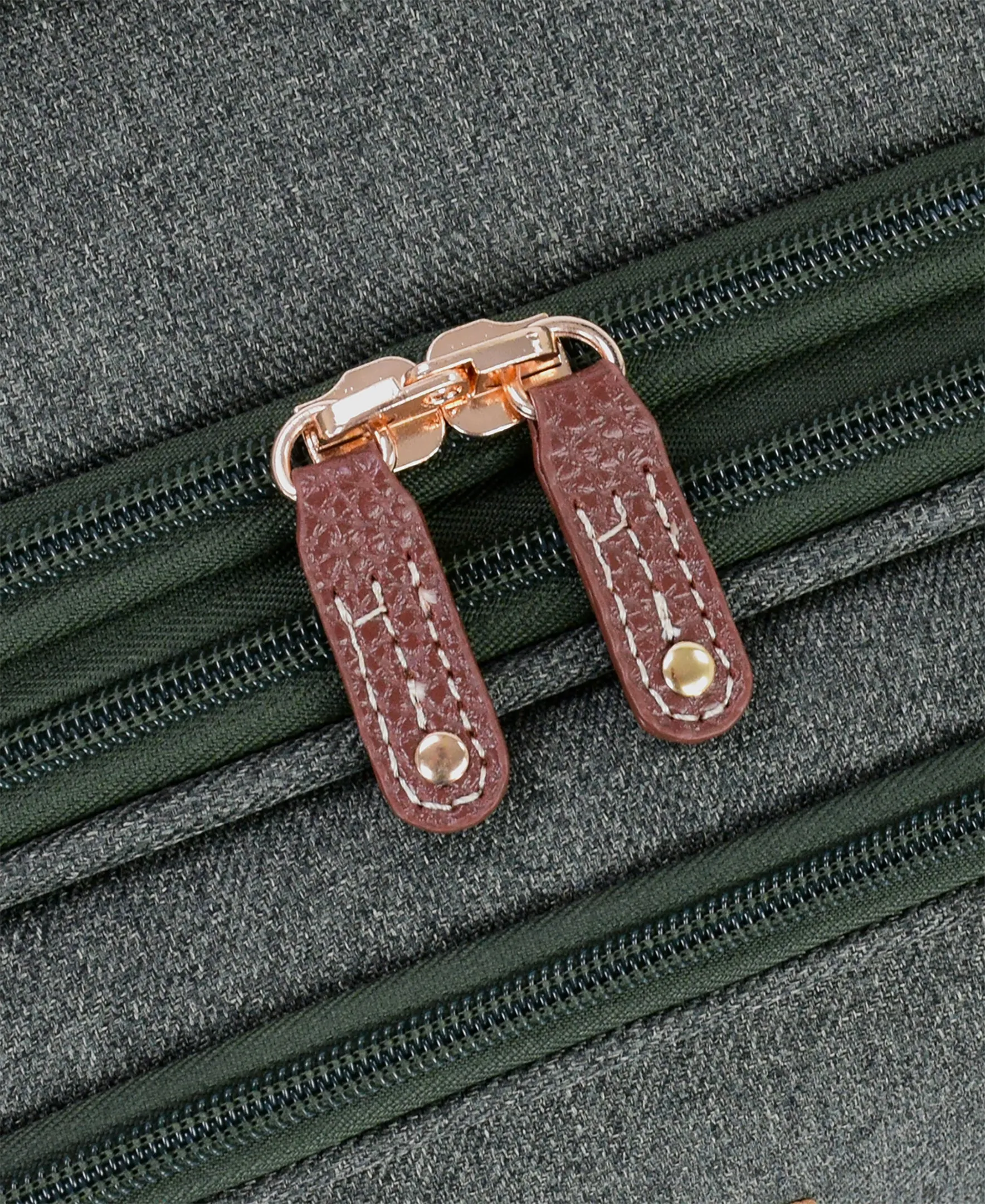 Wallington 25" Expandable Spinner Medium Checked